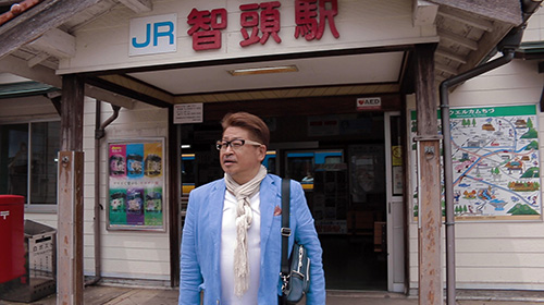 山本正光智頭駅にて